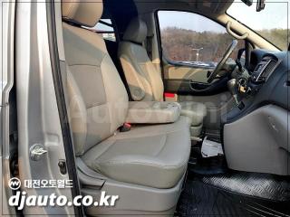 2017 HYUNDAI GRAND STAREX H-1 3 SEATS VAN CVX SMART - 17