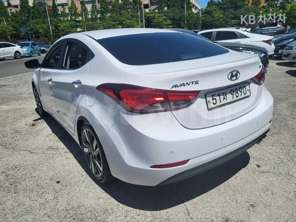 KMHDG41DBFU311966 2015 HYUNDAI  AVANTE ELANTRA 1.6 GDI MORDERN BASIC-3