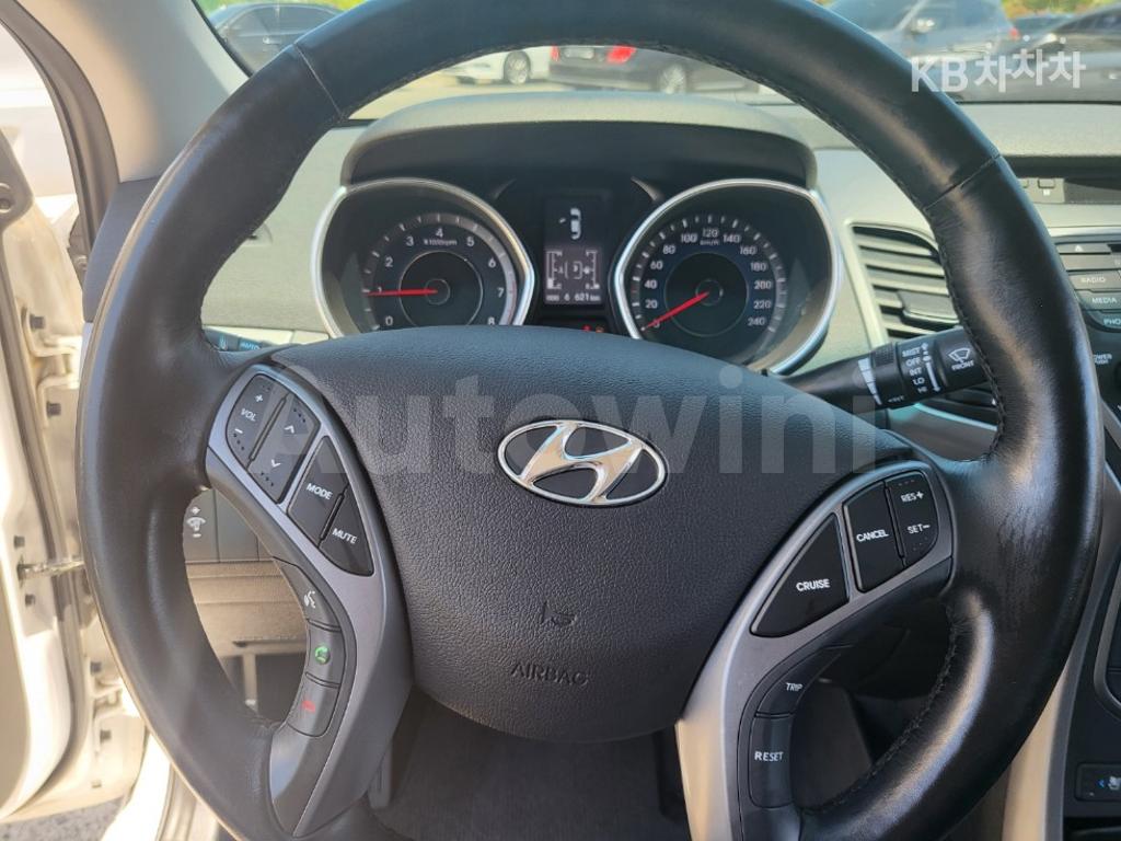 2015 HYUNDAI  AVANTE ELANTRA 1.6 GDI MORDERN BASIC - 10