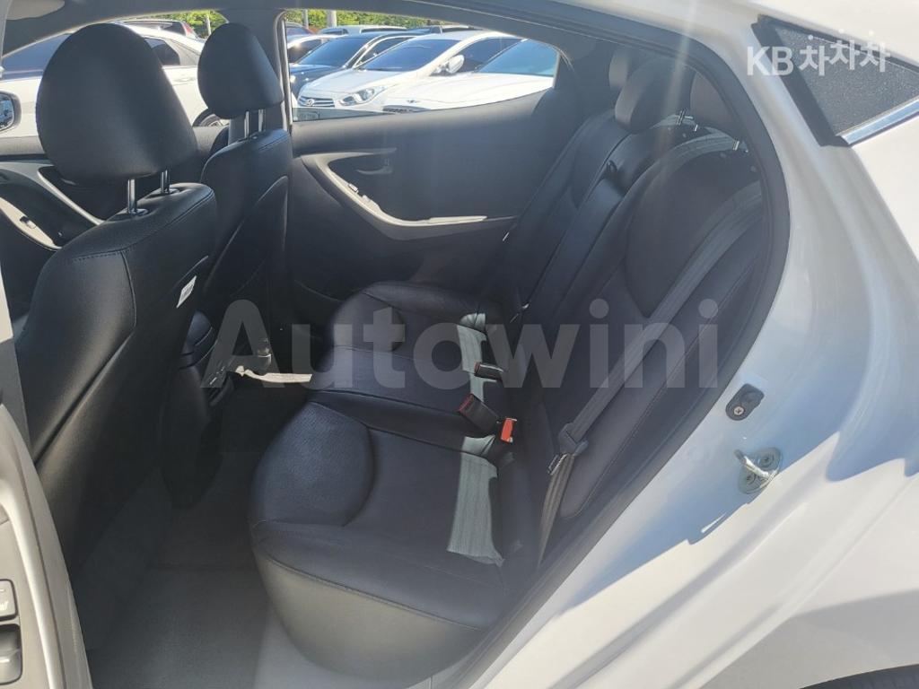 2015 HYUNDAI  AVANTE ELANTRA 1.6 GDI MORDERN BASIC - 17