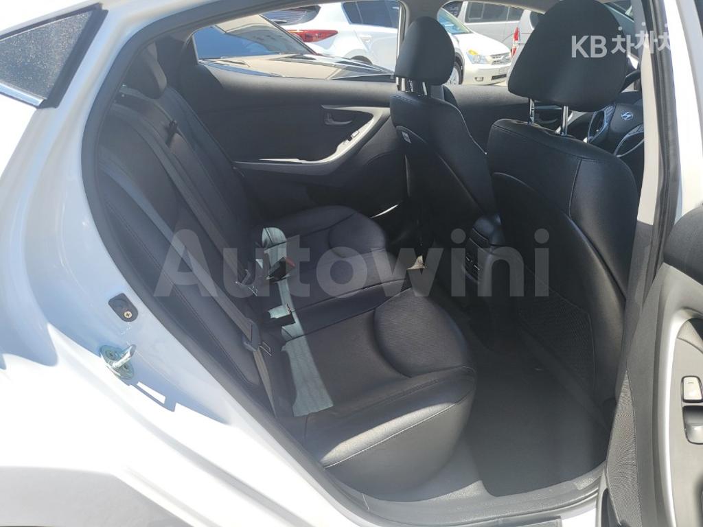 2015 HYUNDAI  AVANTE ELANTRA 1.6 GDI MORDERN BASIC - 9
