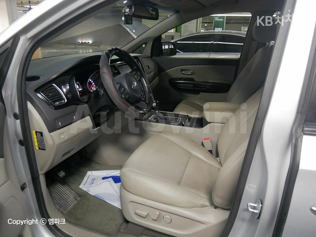 2015 KIA  CARNIVAL SEDONA 9 SEATS 2.2 DIESEL PRESTIGE - 10