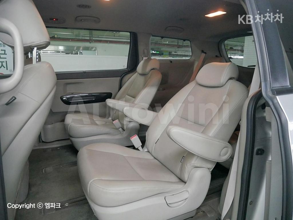 2015 KIA  CARNIVAL SEDONA 9 SEATS 2.2 DIESEL PRESTIGE - 11