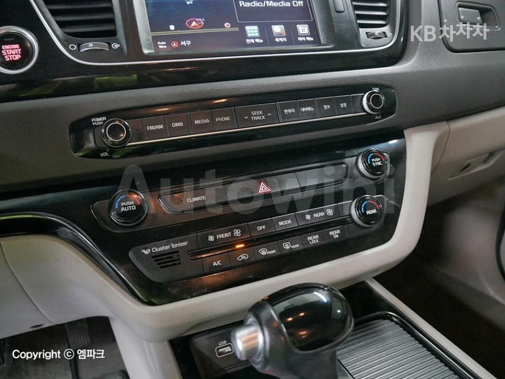 2015 KIA  CARNIVAL SEDONA 9 SEATS 2.2 DIESEL PRESTIGE - 15