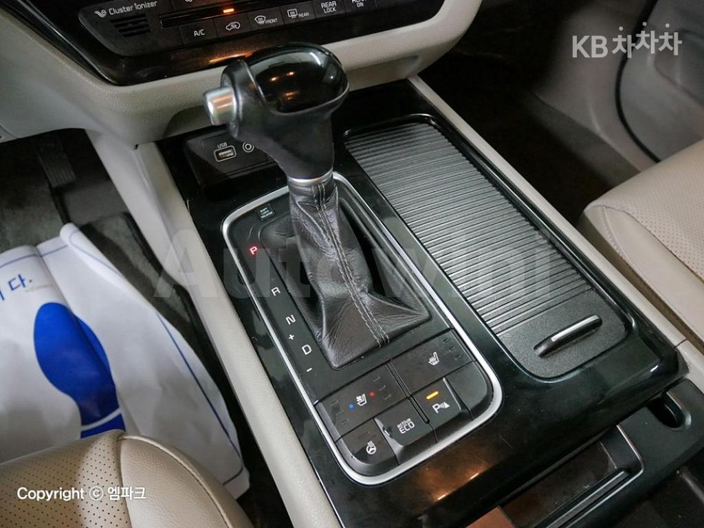 2015 KIA  CARNIVAL SEDONA 9 SEATS 2.2 DIESEL PRESTIGE - 16