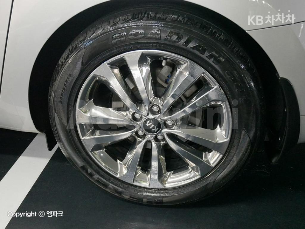 2015 KIA  CARNIVAL SEDONA 9 SEATS 2.2 DIESEL PRESTIGE - 17