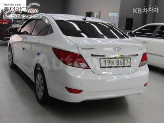 KMHCT41BEHU132780 2017 HYUNDAI ACCENT  1.4 VVT MORDERN-3