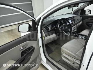 2017 KIA  CARNIVAL SEDONA 9 SEATS 2.2 DIESEL LUXURY - 11