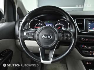 2017 KIA  CARNIVAL SEDONA 9 SEATS 2.2 DIESEL LUXURY - 13