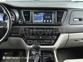 2017 KIA  CARNIVAL SEDONA 9 SEATS 2.2 DIESEL LUXURY - 14