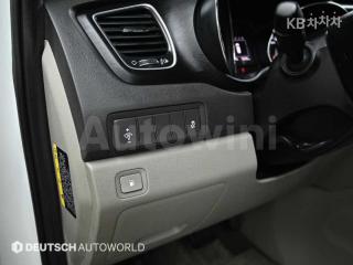 2017 KIA  CARNIVAL SEDONA 9 SEATS 2.2 DIESEL LUXURY - 17