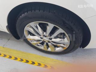 KNAMC81ABJS354484 2018 KIA  CARNIVAL 9 SEATS 2.2 DIESEL LUXURY-2
