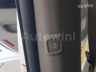 2018 KIA  CARNIVAL 9 SEATS 2.2 DIESEL LUXURY - 11