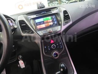 2015 HYUNDAI  AVANTE ELANTRA 1.6 GDI STYLE BASIC - 8