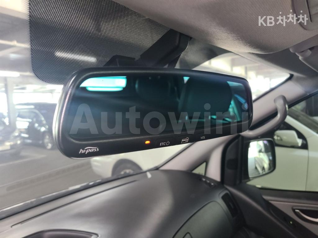 2015 HYUNDAI GRAND STAREX H-1 5 SEATS VAN CVX PREMIUM - 9