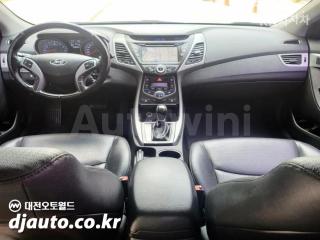 2015 HYUNDAI  AVANTE ELANTRA 1.6 GDI SMART BASIC - 16