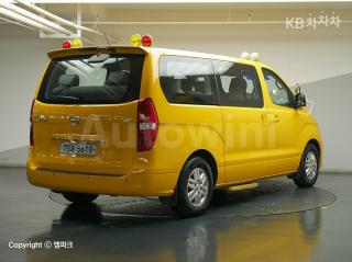 KMJWA37KBHU913884 2017 HYUNDAI GRAND STAREX H-1 CHILD PROTECTIVE VEHICLE DELUXE-2