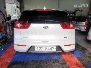 KNACB81CGHA061840 2017 KIA NIRO 1.6 PRESTIGE-3