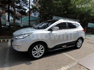 KMHJU81VBBU223242 2011 HYUNDAI TUCSON IX DIESEL 2WD LX20 SMART PACKAGE-1