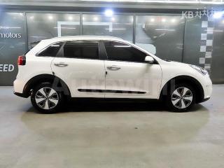 KNACB81CGJA125896 2018 KIA NIRO 1.6 PRESTIGE-2