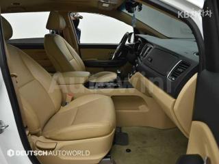 2019 KIA  CARNIVAL 9 SEATS 2.2 DIESEL LUXURY - 10