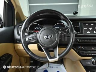 2019 KIA  CARNIVAL 9 SEATS 2.2 DIESEL LUXURY - 13