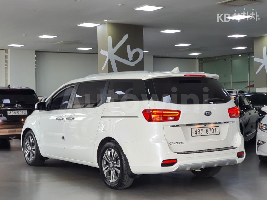 KNAMB81ABKS457642 2019 KIA  CARNIVAL 9 SEATS 2.2 DIESEL LUXURY-2