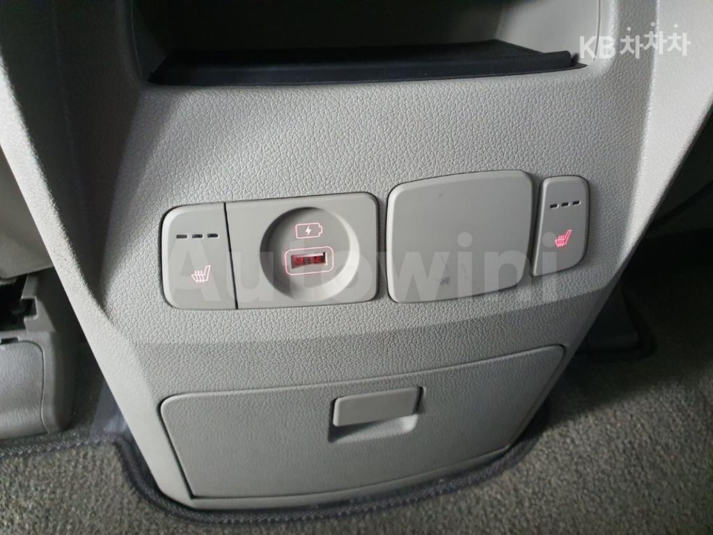 2019 KIA  CARNIVAL 9 SEATS 2.2 DIESEL LUXURY - 13