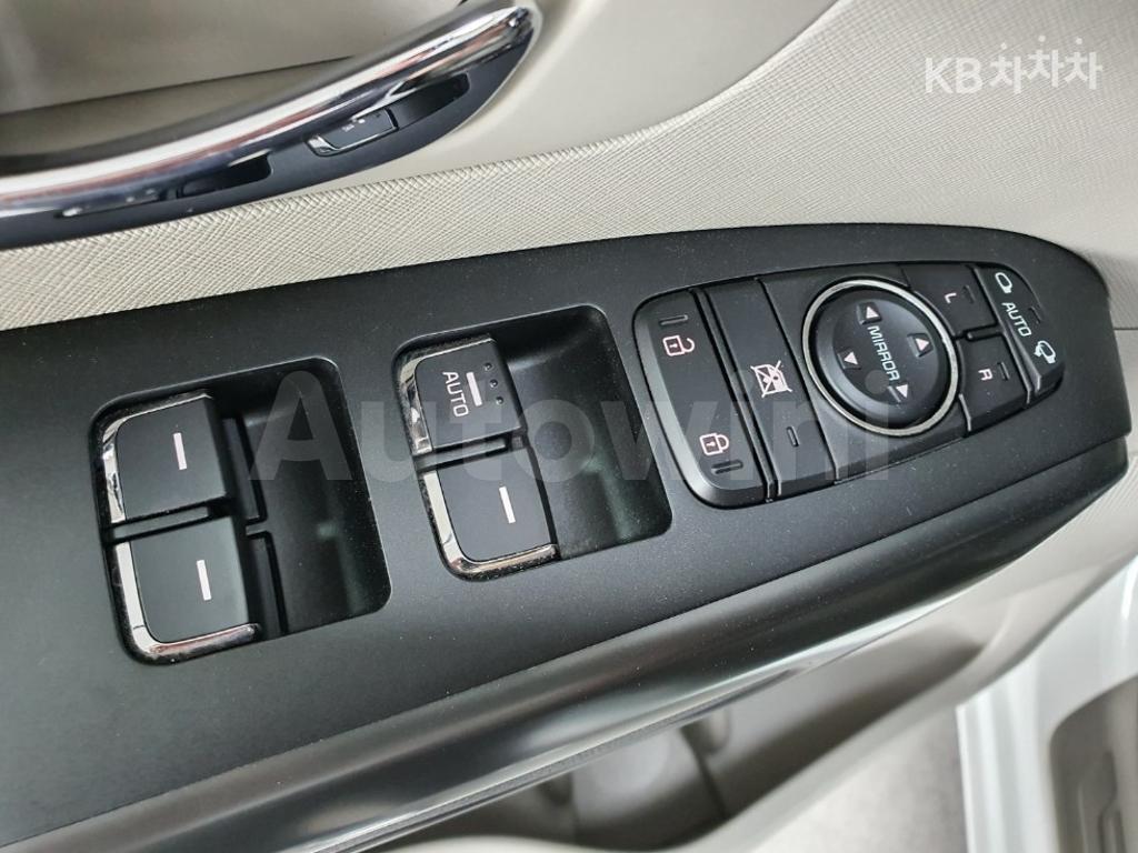 2019 KIA  CARNIVAL 9 SEATS 2.2 DIESEL LUXURY - 14