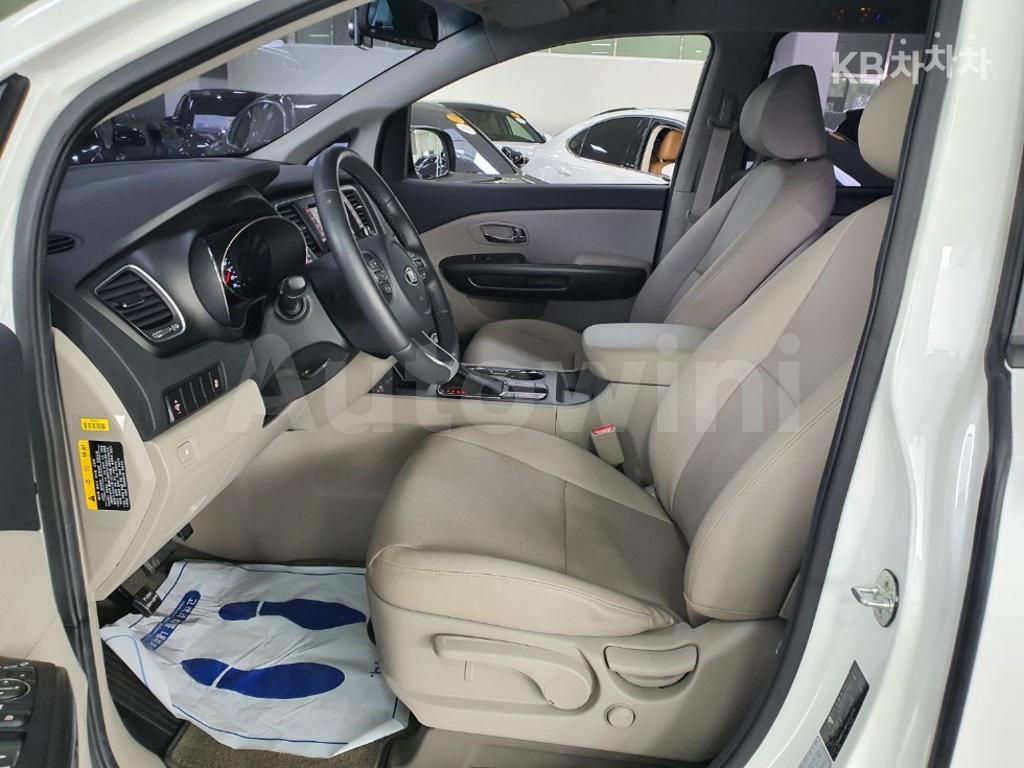 KNAMB81ABKS457642 2019 KIA  CARNIVAL 9 SEATS 2.2 DIESEL LUXURY-4
