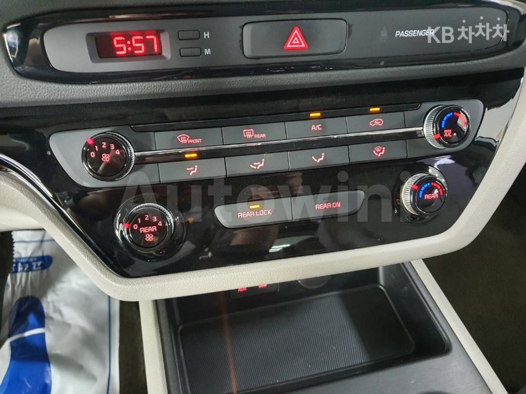 2019 KIA  CARNIVAL 9 SEATS 2.2 DIESEL LUXURY - 15