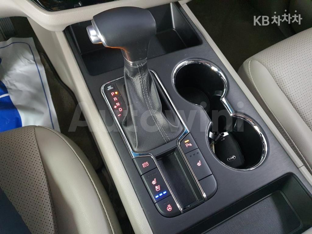 2019 KIA  CARNIVAL 9 SEATS 2.2 DIESEL LUXURY - 16