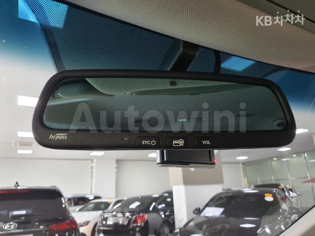 2019 KIA  CARNIVAL 9 SEATS 2.2 DIESEL LUXURY - 19