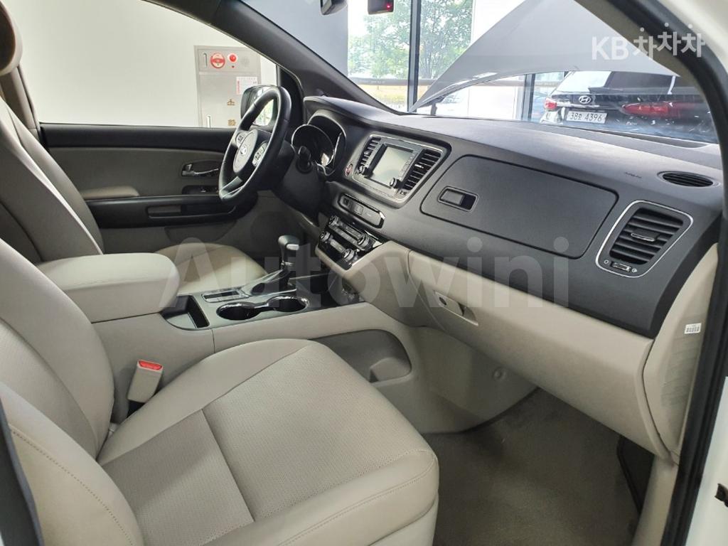2019 KIA  CARNIVAL 9 SEATS 2.2 DIESEL LUXURY - 24