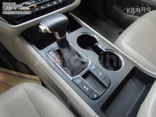 2019 KIA  CARNIVAL 9 SEATS 2.2 DIESEL LUXURY - 12