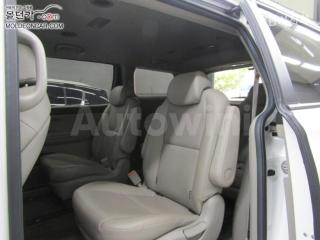 2019 KIA  CARNIVAL 9 SEATS 2.2 DIESEL LUXURY - 16