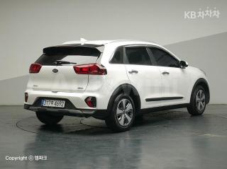 KNACA81CGLA422842 2020 KIA  NIRO 1.6 HEV LUXURY-2