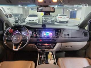 2018 KIA  CARNIVAL SEDONA 9 SEATS 2.2 DIESEL PRESTIGE - 10