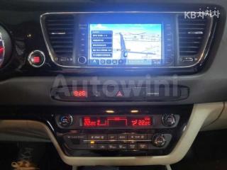 2018 KIA  CARNIVAL SEDONA 9 SEATS 2.2 DIESEL PRESTIGE - 11