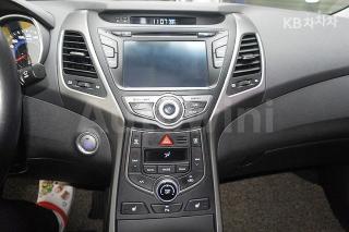 2015 HYUNDAI  AVANTE ELANTRA 1.6 GDI MORDERN BASIC - 9