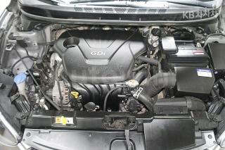 2015 HYUNDAI  AVANTE ELANTRA 1.6 GDI MORDERN BASIC - 12
