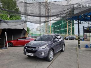 KMHJU81BBBU292061 2011 HYUNDAI TUCSON IX GASOLINE 2WD LX20 PREMIER-1