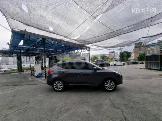KMHJU81BBBU292061 2011 HYUNDAI TUCSON IX GASOLINE 2WD LX20 PREMIER-3