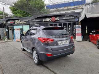 KMHJU81BBBU292061 2011 HYUNDAI TUCSON IX GASOLINE 2WD LX20 PREMIER-5