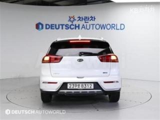 KNACA81CGJA126421 2018 KIA NIRO 1.6 LUXURY-3