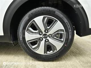 KNACA81CGJA126421 2018 KIA NIRO 1.6 LUXURY-4