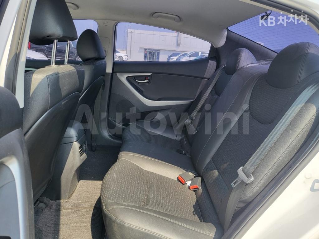 2015 HYUNDAI  AVANTE ELANTRA 1.6 GDI MORDERN BASIC - 9