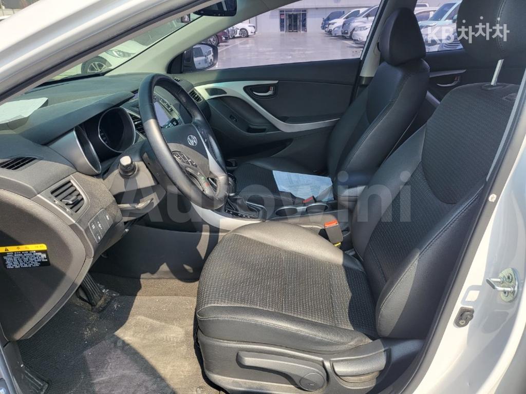 2015 HYUNDAI  AVANTE ELANTRA 1.6 GDI MORDERN BASIC - 10