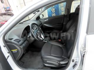 KMHCT41BEHU284612 2017 HYUNDAI ACCENT  1.4 VVT MORDERN-4
