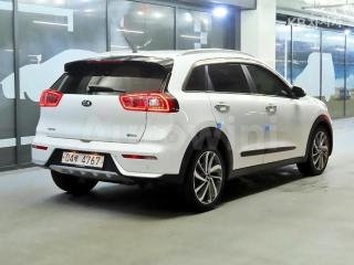 KNACB81CGJA154144 2018 KIA NIRO 1.6 PRESTIGE-3